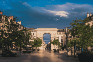 Consultant seo Dijon - référencement naturel - arche de triomphe a Dijon